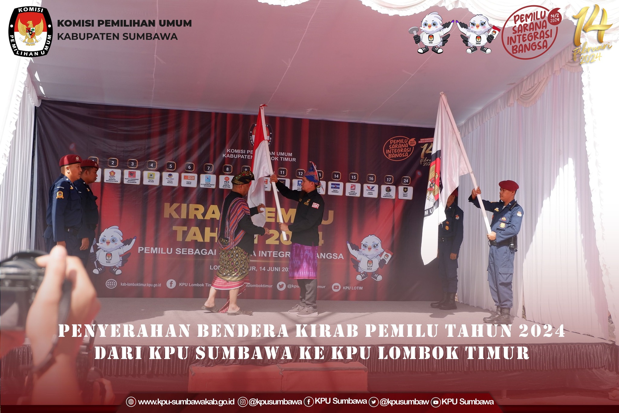 Penyerahan Bendera kirab Pemilu Tahun 2024 Dari KPU Sumbawa Ke KPU Lombok Timur